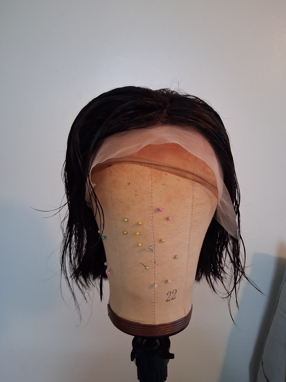 Wet-Look Short Lace Front Wig in Natural Black